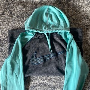 Large Nike thermafit sweatshirt!